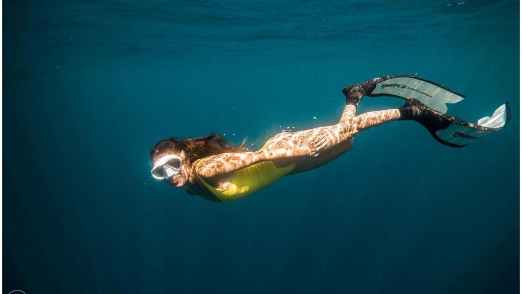 Laura Madrueño y el mar.