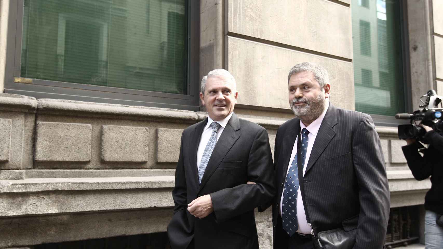 Crespo (i), junto a su abogado Miguel Durán, en una imagen de archivo.