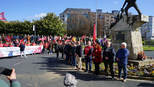 Imagen del acto celebrado esta mañana ante el monumento 10 de marzo