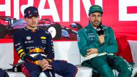 Max Verstappen en rueda de prensa junto a Fernando Alonso