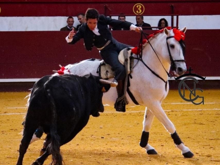 Leonardo abrió festejo. No estuvo acertado con los aceros (Evelyn Martín)