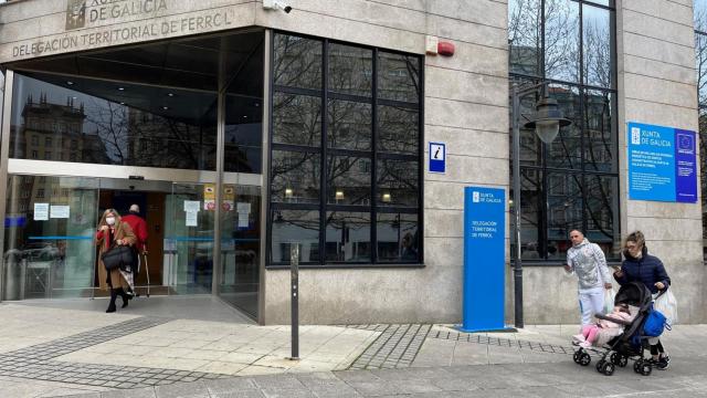 Entrada a la sede autonómica en Ferrol