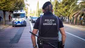 Un agente de la Policía Local de Granada.