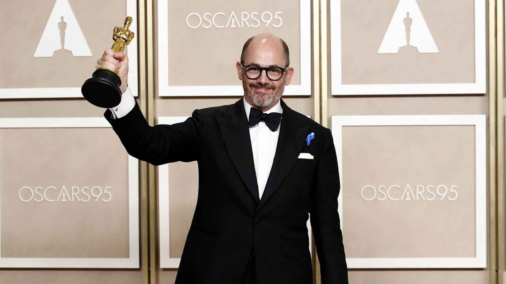 Edward Berger con el Oscar a mejor película internacional de 'Sin novedad en el frente'