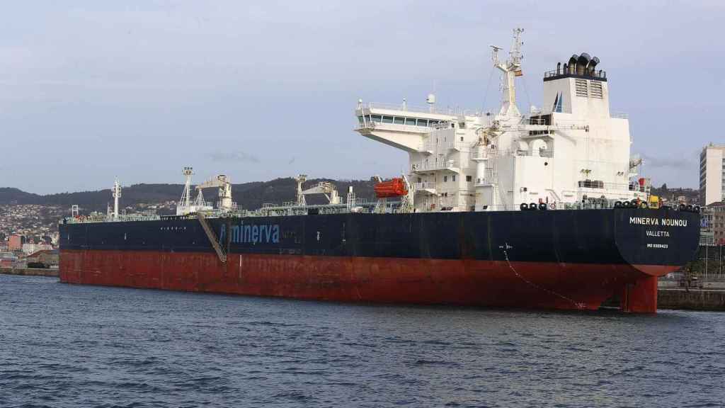 El petrolero averiado ‘Minerva Nounou’ atracado en el Puerto de Vigo, a 12 de marzo de 2023, en Vigo.