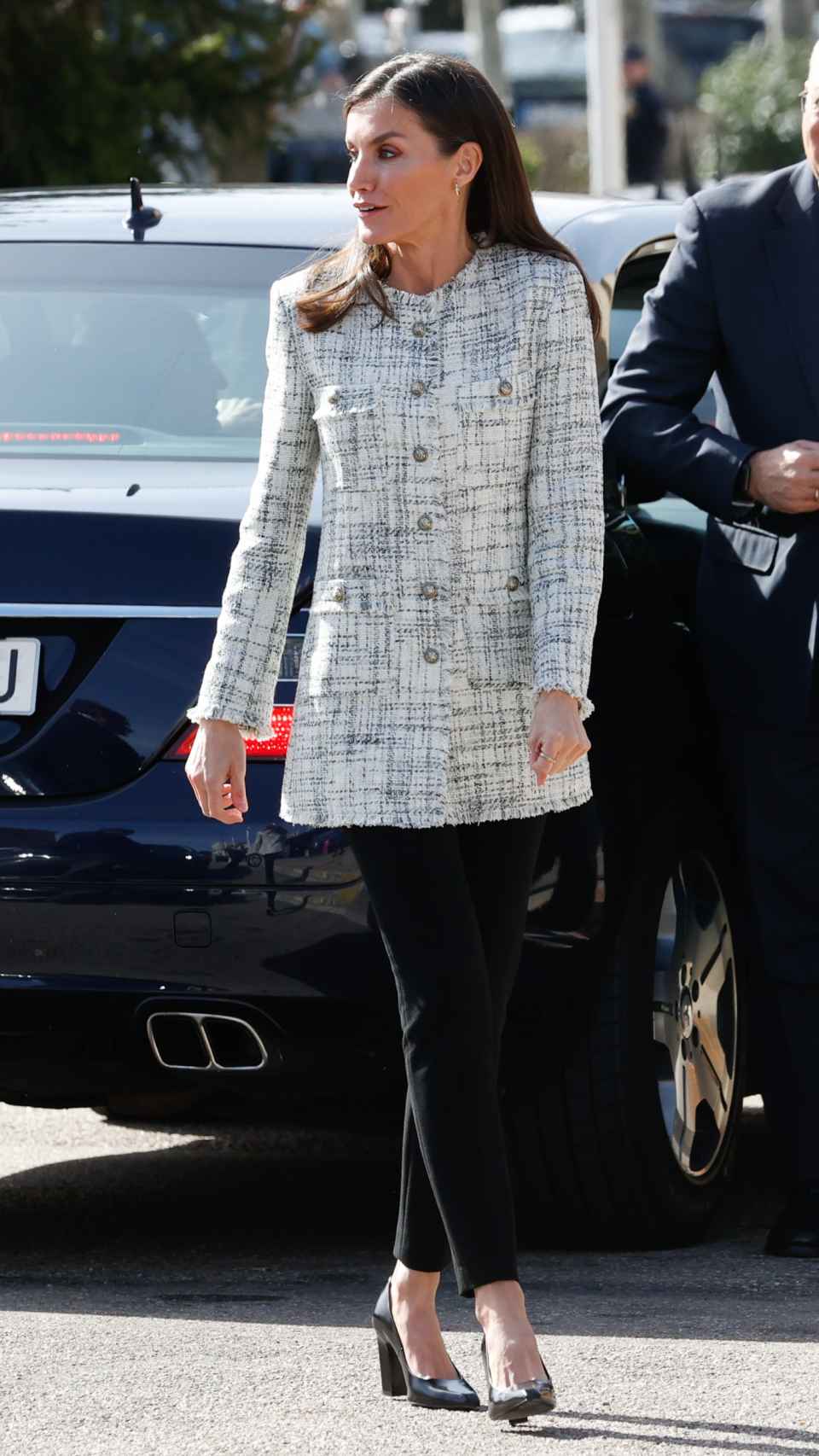 La reina Letizia con chaqueta nueva de Massimo Dutti.