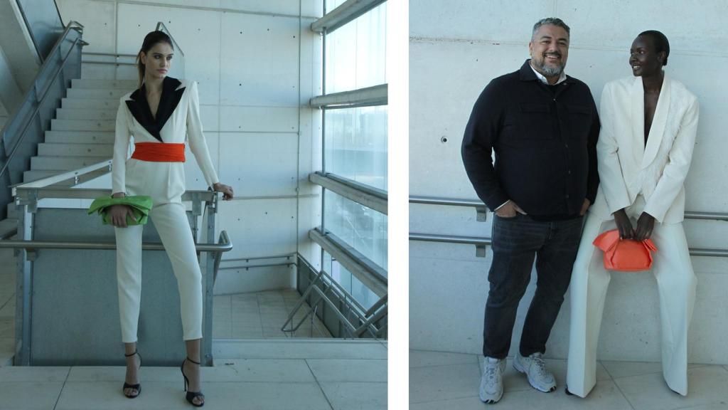 Izq: Mono blanco de manga larga y cuello solapa negro a contraste con un fajín drapeado naranja. Dcha:  Total look compuesto por americana de esmoquin recta en muaré crudo con boa en solapa izquierda, pantalón crudo recto de crepé y crop top cuello V de lentejuelas plata.