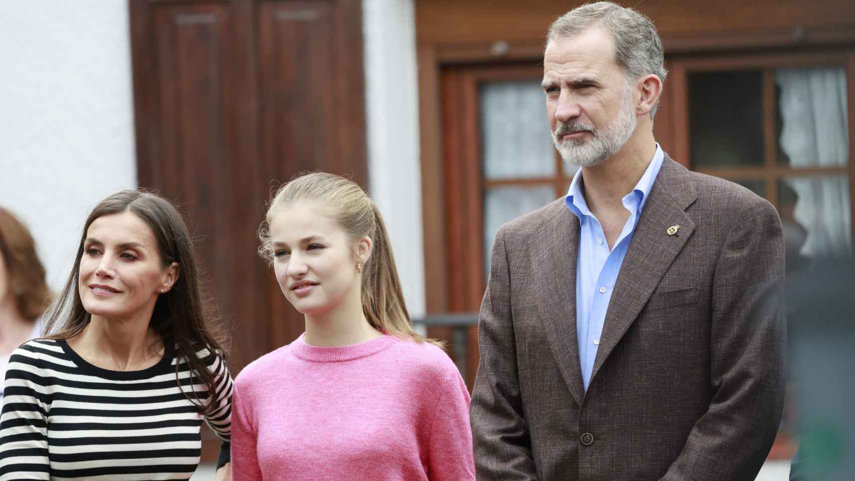 Los Reyes junto a su hija, Leonor, en el Pueblo Ejemplar de Asturias en 2022, Cadavéu.
