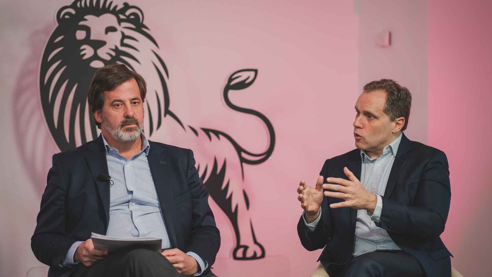 Carlos Rus, presidente de ASPE (Alianza de la Sanidad Privada Española) y Daniel Lacalle, economista y columnista de EL ESPAÑOL Invertia