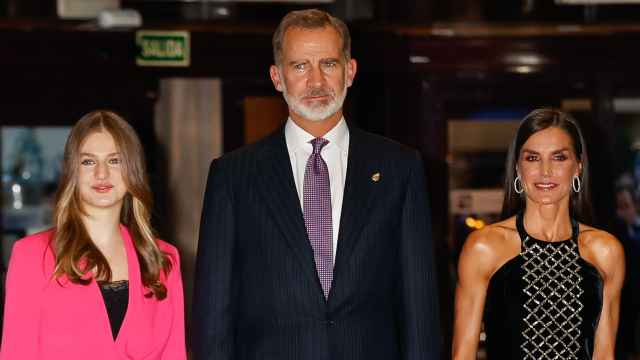 Los reyes de España, Felipe VI y Letizia, junton a su hija mayor, la princesa Leonor, en el concierto de los Premios Princesa de Asturias, en 2022.