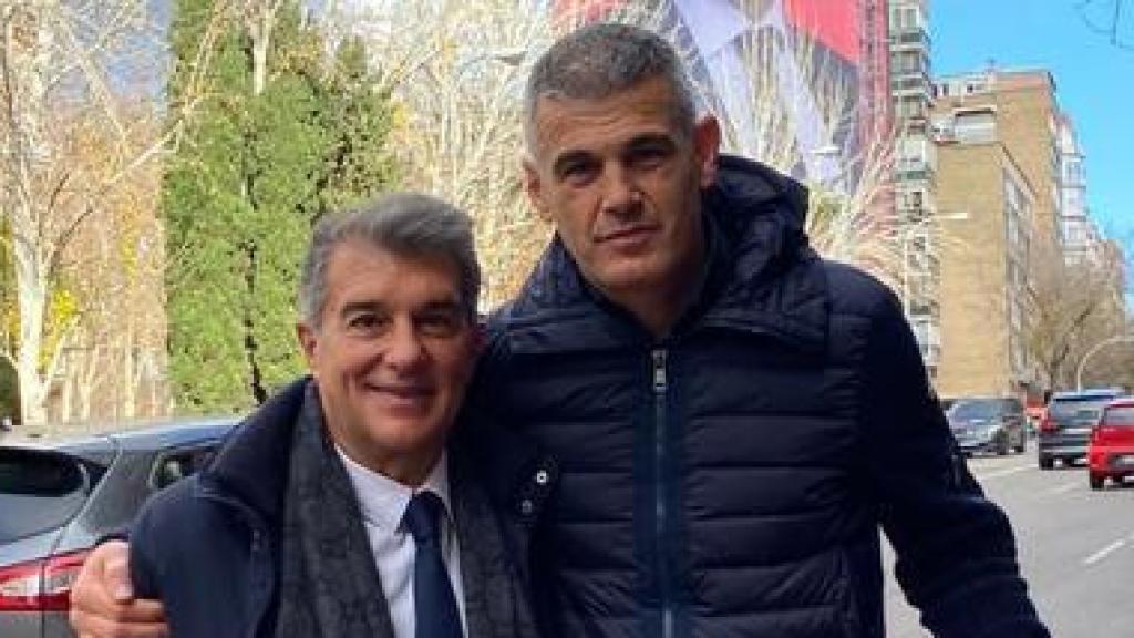 Enric Masip y Joan Laporta, en una calle de Madrid
