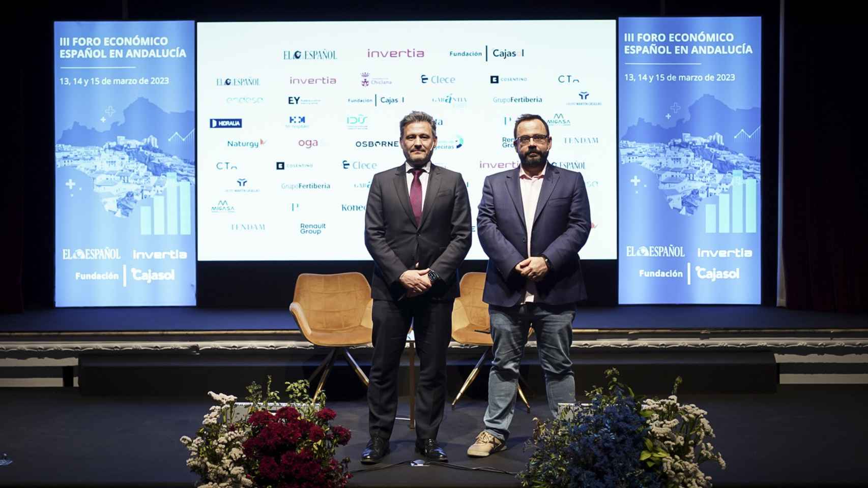 Raúl Suárez, CEO de Nedgia (Grupo Naturgy), y Eduardo Ortega, redactor jefe de EL ESPAÑOL-Invertia; en la segunda jornada del III Foro Económico Español en Andalucía.