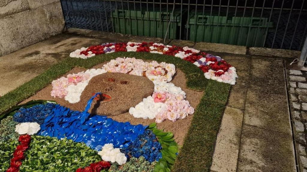 La alfombra floral en las jornadas de la Camelia en Vedra