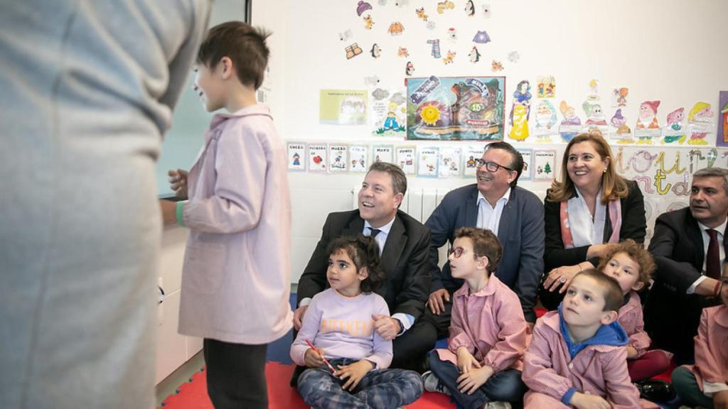 Un momento de la visita al colegio Miguel Delibes.