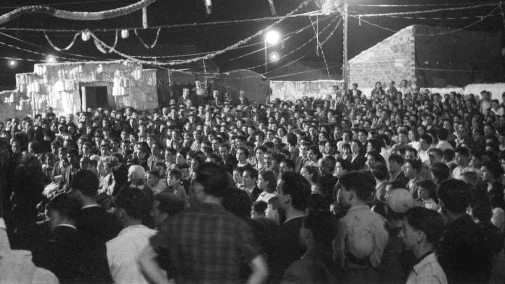 Martín Santos Yubero: inauguración del alumbrado en el Pozo del Tío Raimundo, Madrid, 1957. Archivo Regional de la Comunidad de Madrid. Fondo Cristóbal Portillo