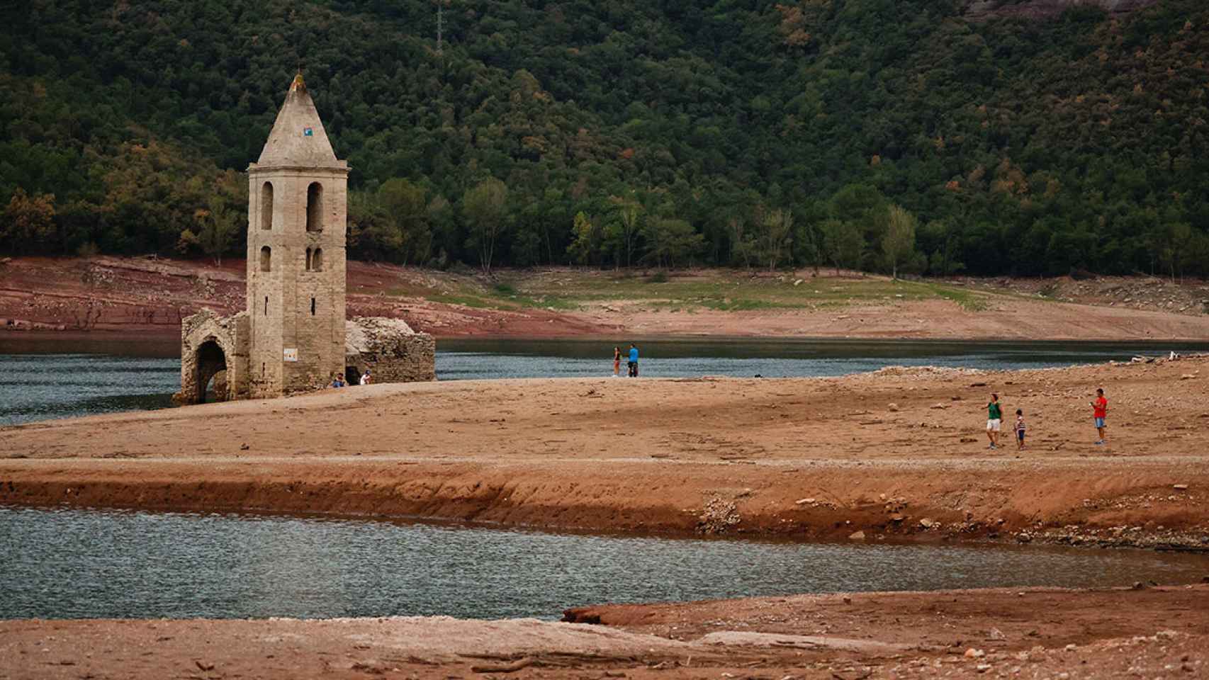 ‘Operación Pantano’: la sequía catalana obliga a retirar los peces de un embalse para salvar el agua potable