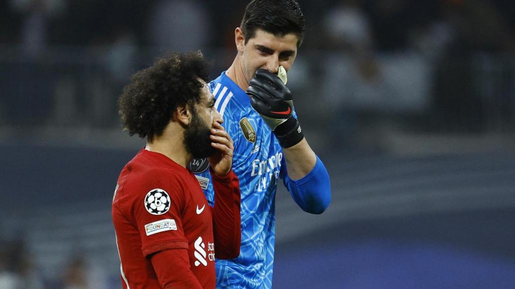 Thibaut Courtois y Mohamed Salah, en un partido de Champions League