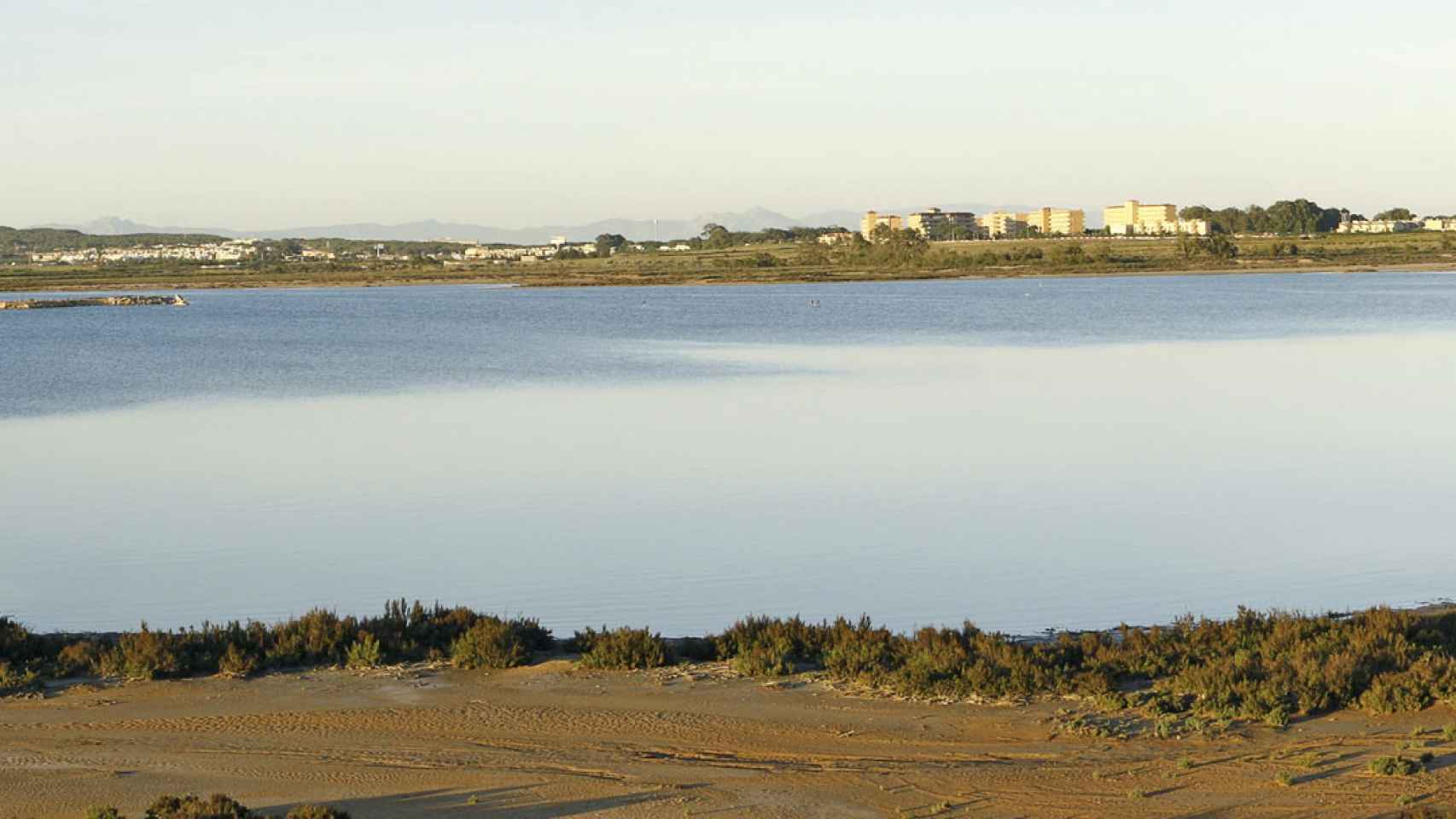 Lagunas de La Mata y Torrevieja.