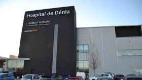 fachada del Hospital de Dénia, gestionado por Ribera Salud desde agosto de 2021.