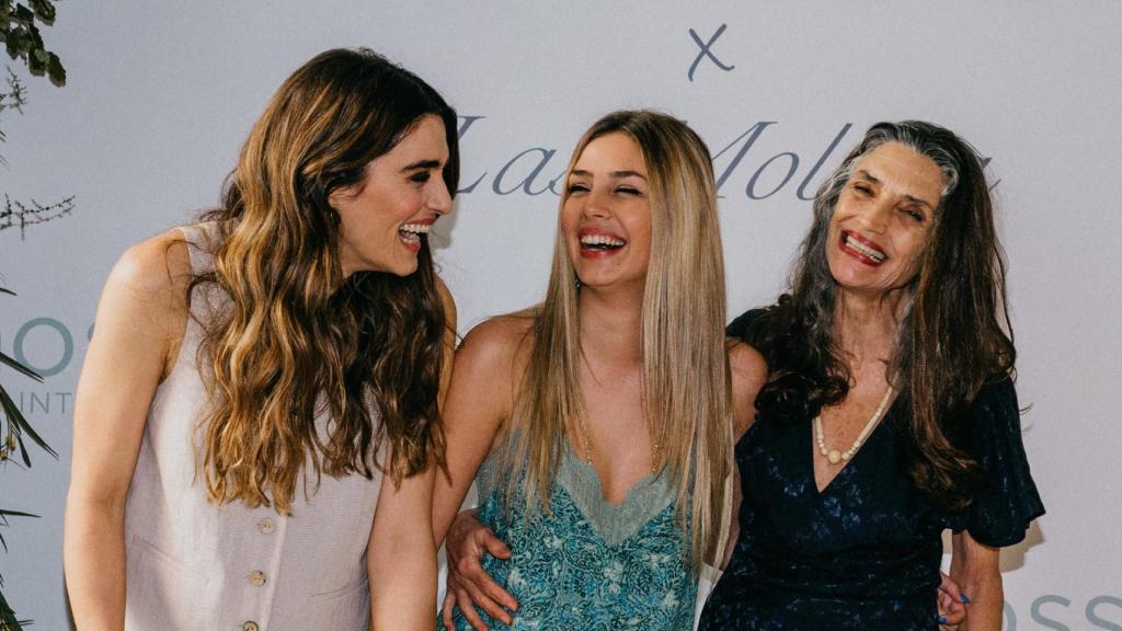 Ángela Molina y sus hijas Ángela y María en una evento.