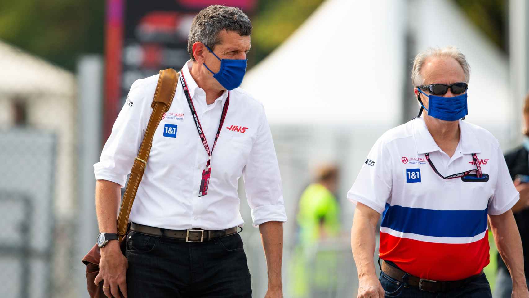 Guenther Steiner y Gene Haas con los colores de Rusia en el equipo de Fórmula 1