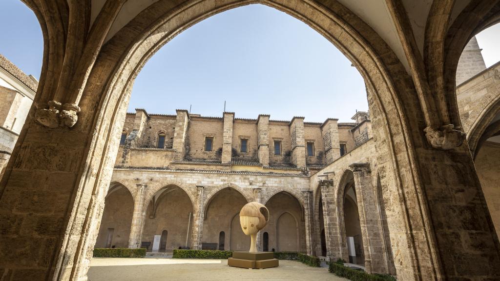 Una de las obras de Marina Puche en el claustro del CCCC