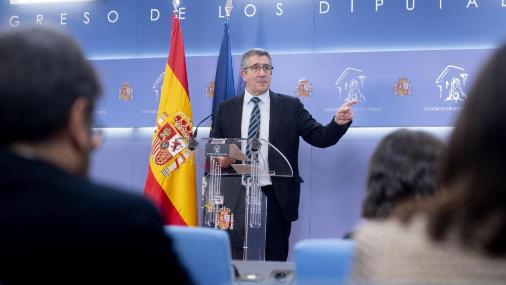 El portavoz del PSOE en el Congreso, Patxi López, este martes en la rueda de prensa tras la Junta de Portavoces.