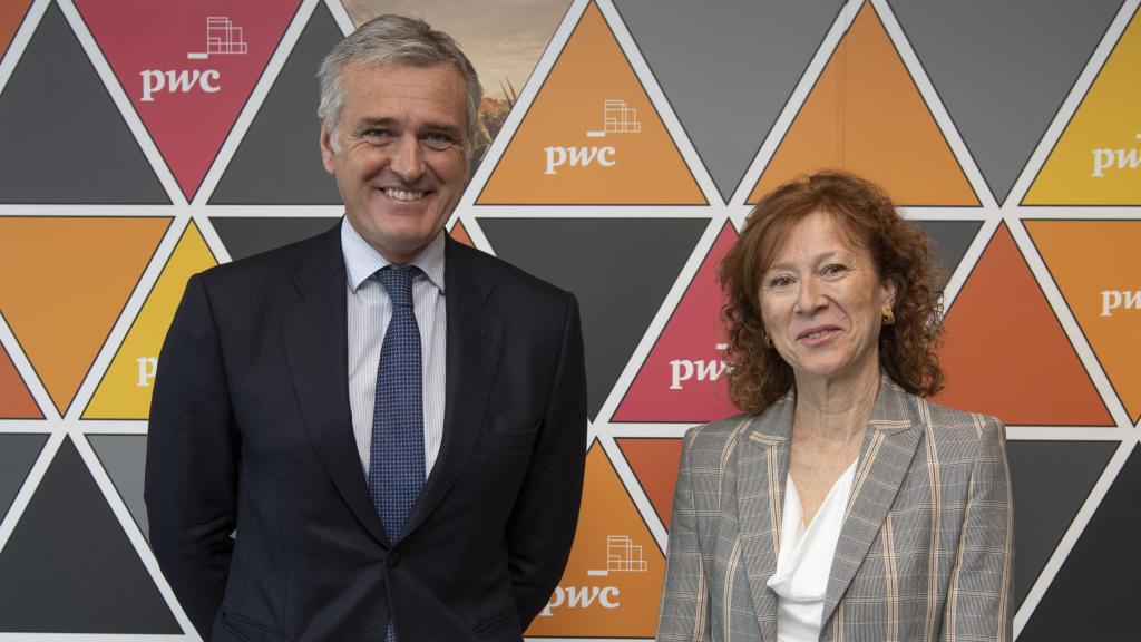 Margarita Delgado, subgobernadora del Banco de España, y Gónzalo Sánchez, presidente de PwC