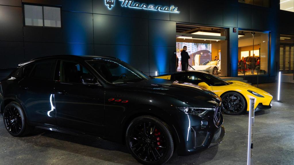 Exterior de la primera tienda conceptual de Maserati en España.