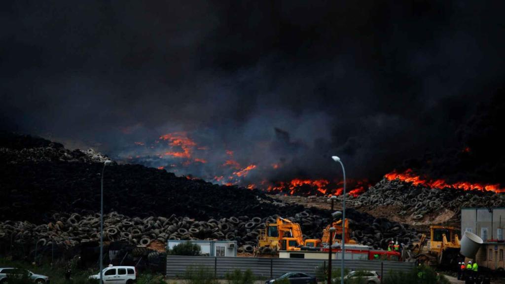 El incendio del cementerio de neumáticos en Seseña en 2016.