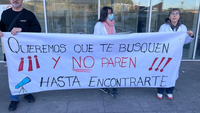 Concentración en la puerta del Hospital Universitario de Mollet