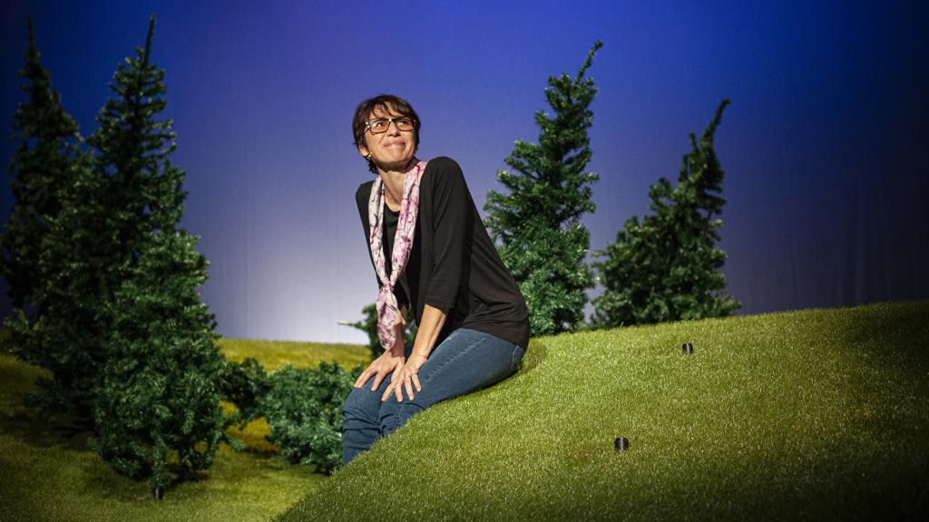 Ariadna gil, en un momento de 'Hay alguien en el bosque'. Foto: Teatre l’Aurora