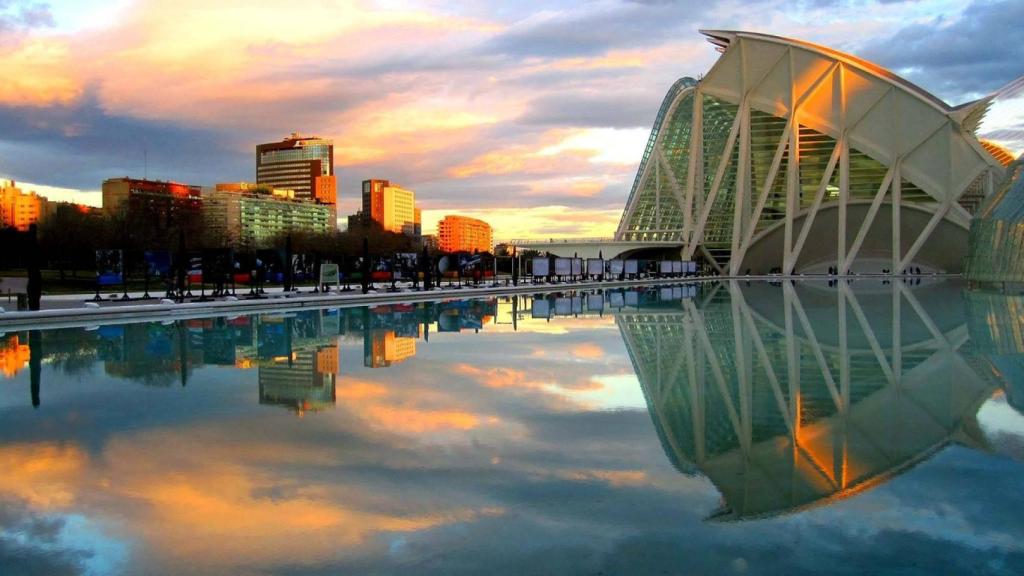 Vista de Valencia, una de las ciudades donde la tasa de esfuerzo para alquilar supera a la de la compra de vivienda.