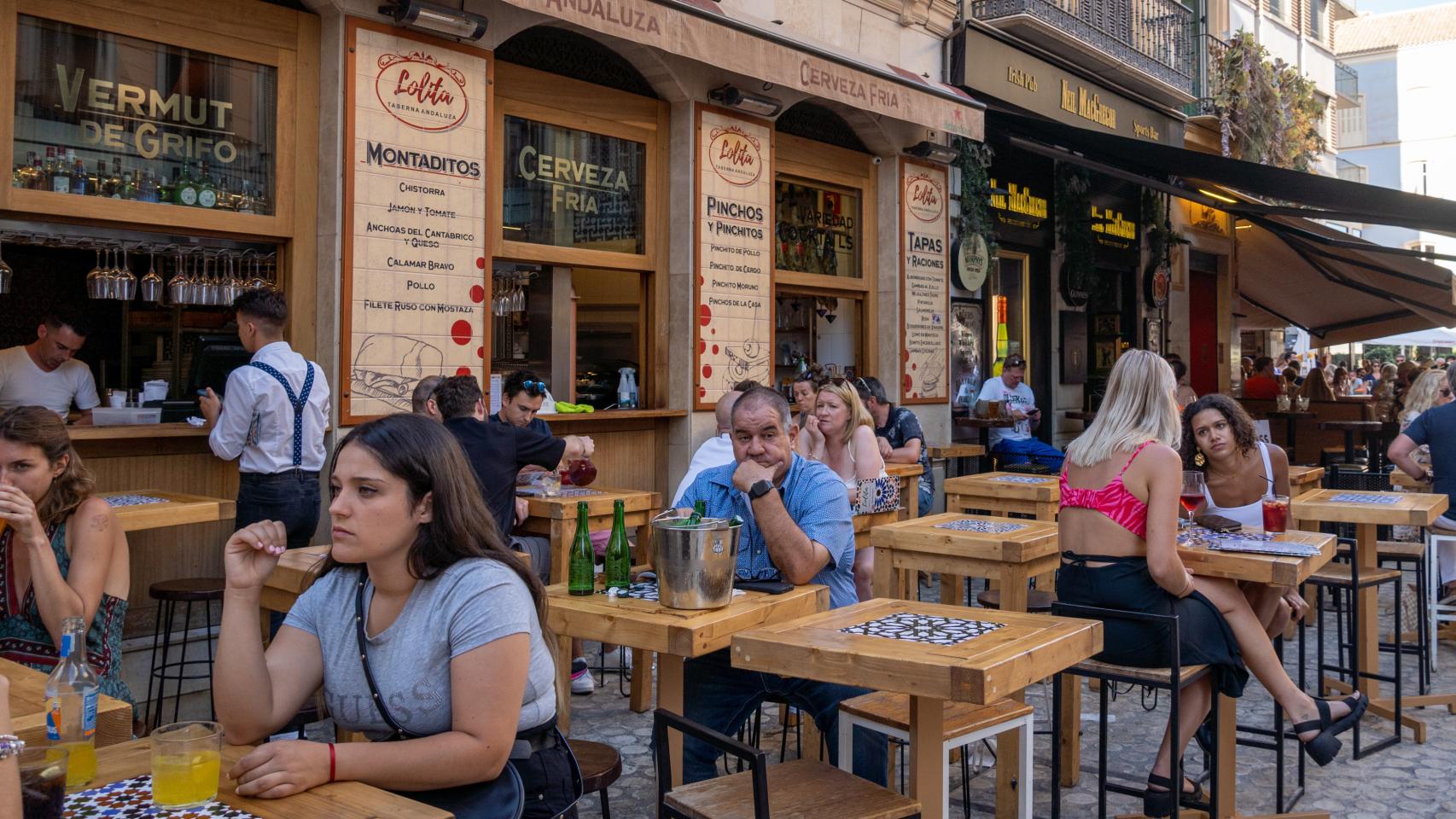 Imagen de archivo de la terraza de un bar del Centro de Málaga.