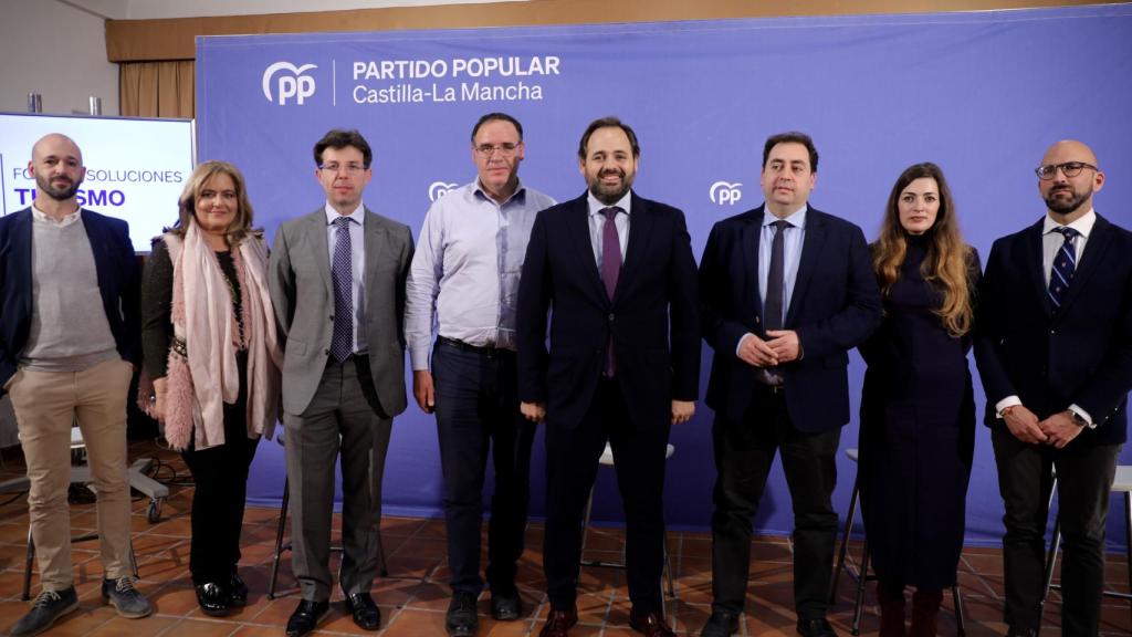 Participantes en el Foro Soluciones sobre Turismo.