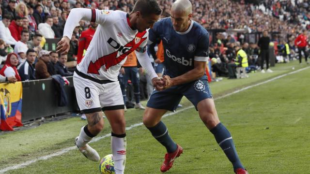 Un momento dl encuentro entre el Rayo y el Girona.