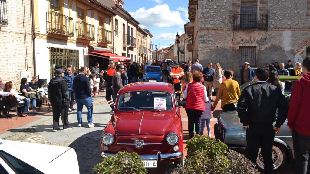 Concentración de coches clásicos en Aldeamayor (7).JPG