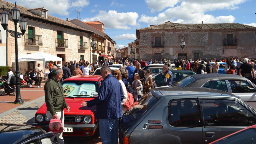 Concentración de coches clásicos en Aldeamayor