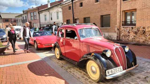 Concentración de coches clásicos en Aldeamayor de San Martín el pasado año