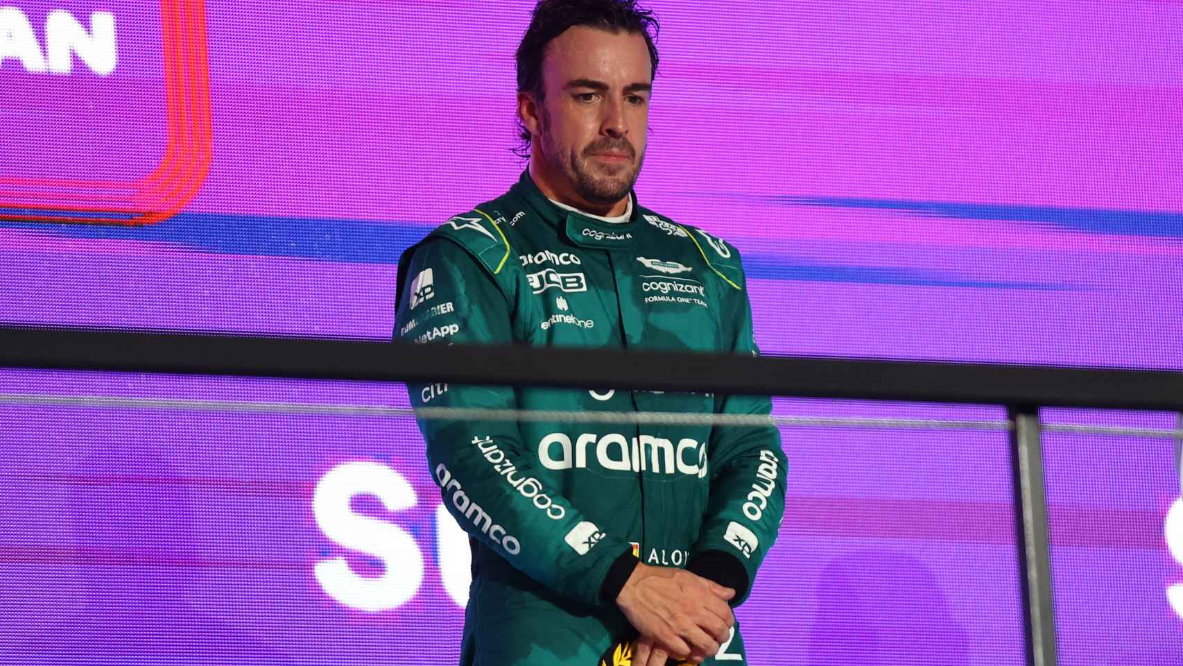 Fernando Alonso, en el podio antes de ser penalizado
