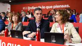 Pedro Sánchez, entre Cristina Narbona y María Jesús Montero, durante el Comité Federal del PSOE celebrado el pasado 19 de marzo.