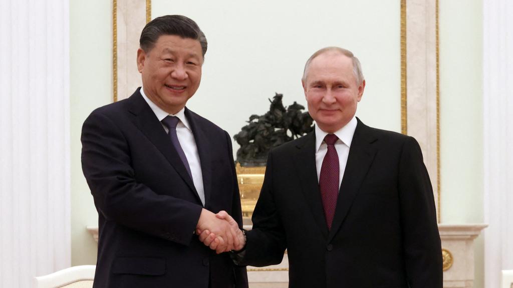 Xi Jinping y Vladímir Putin en su encuentro en Moscú este lunes