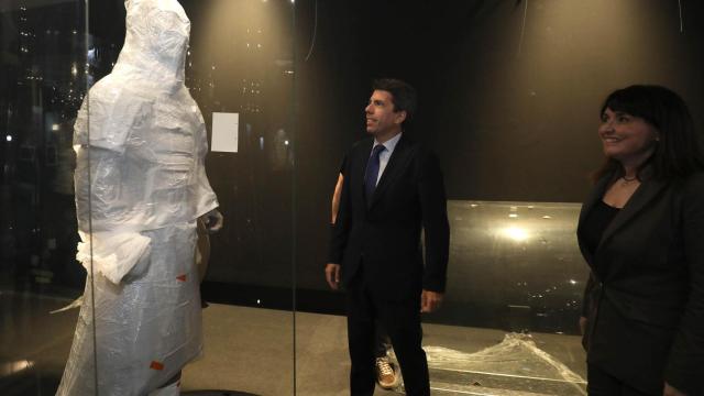 Julia Parra y Carlos Mazón, ayer en la apertura de las cajas de los Guerreros de Xian.