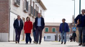 El alcalde de Valladolid, Óscar Puente, durante su visita a Puente Duero, este lunes.