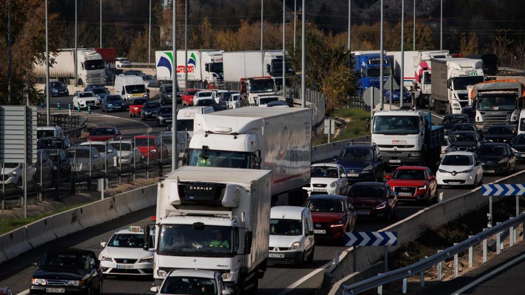 Circulación en una autovía de Madrid.