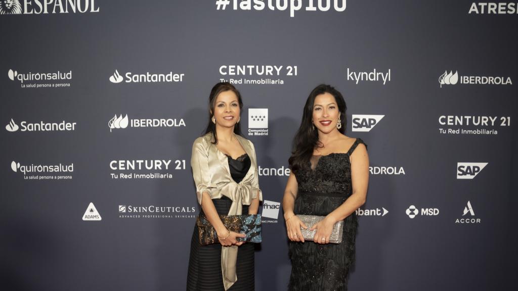 Erika Rodríguez Pinzón (i) en el photocall de la gala de 'Las Top 100'