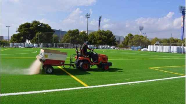 Imagen de archivo de un campo de fútbol de césped artificial de Alicante.