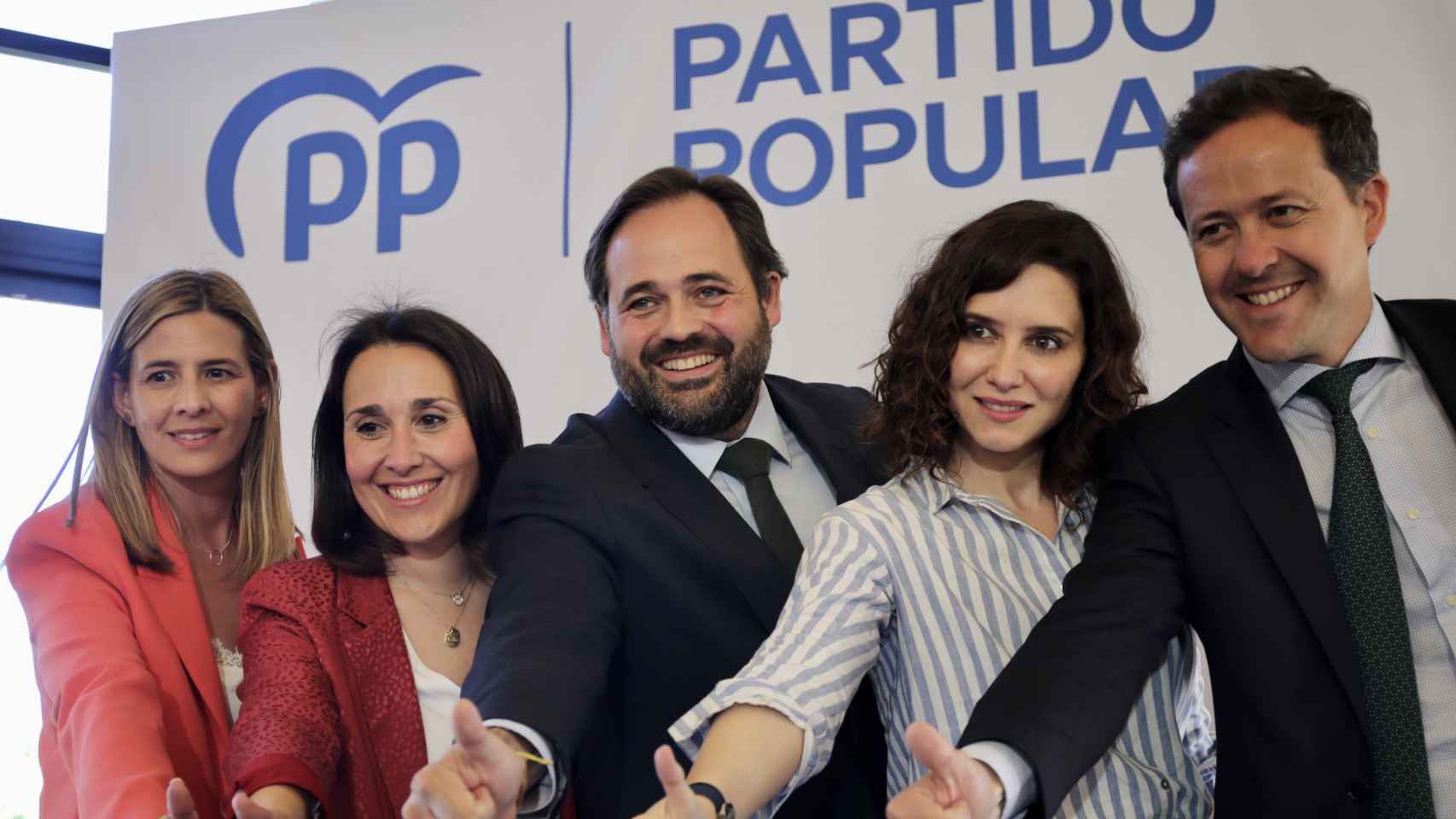 Carolina Agudo, Alejandra Hernández, Paco Núñez, Isabel Díaz Ayuso y Carlos Velázquez en Illescas (Toledo). Foto: PP CLM.