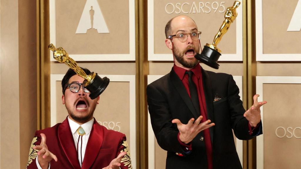 De arrasar en los Oscar a Star Wars: Los Daniels, entre los directores de la serie 'Skeleton Crew'.