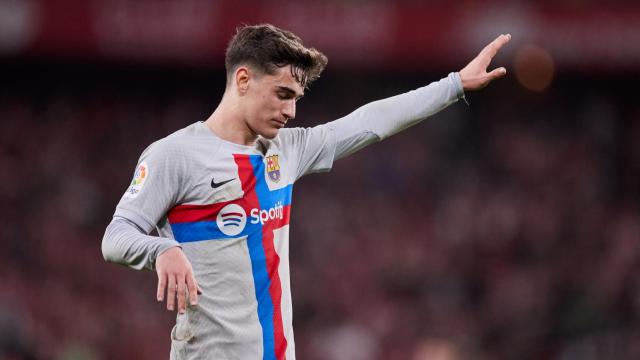 Gavi durante un partido del Barça en San Mamés contra el Athletic